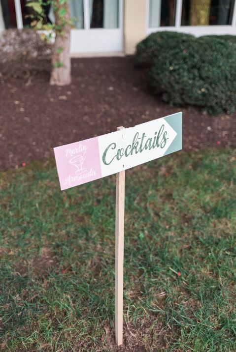 Cocktails sign