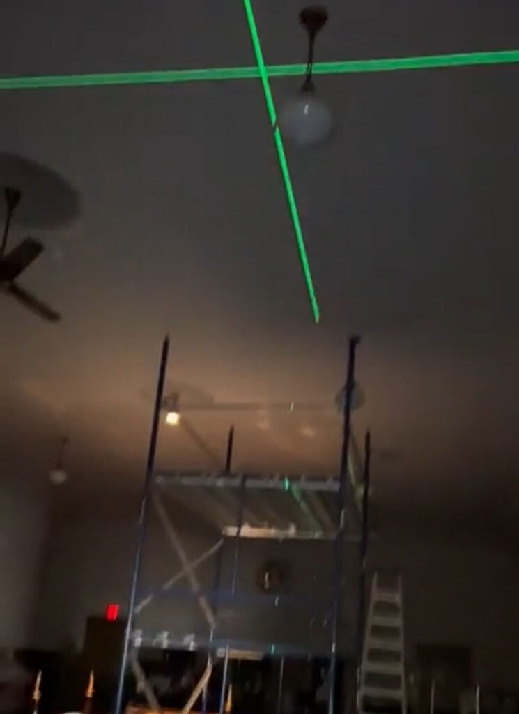 Plane laser on the ceiling