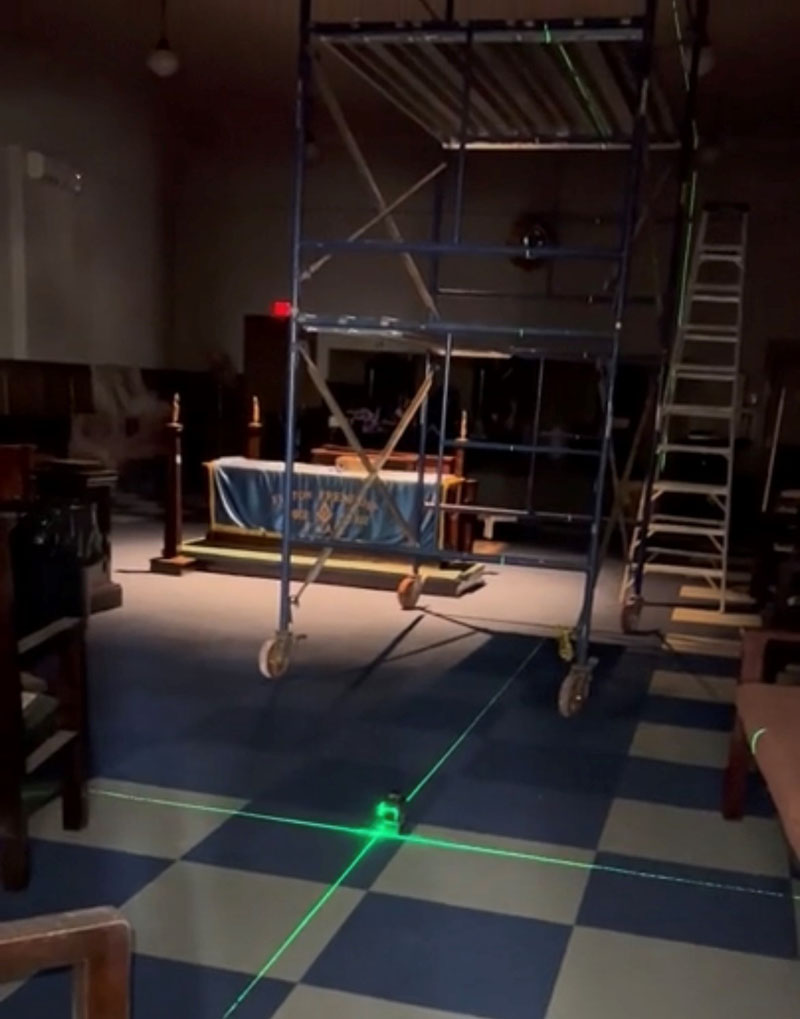 Plane laser on the floor